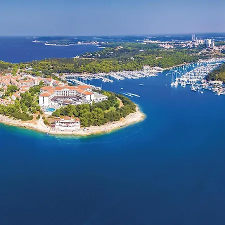 Apartman In With Kitchen Póla