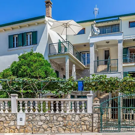 In With Kitchen Apartman