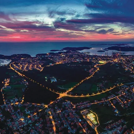 In With Kitchen アパート *