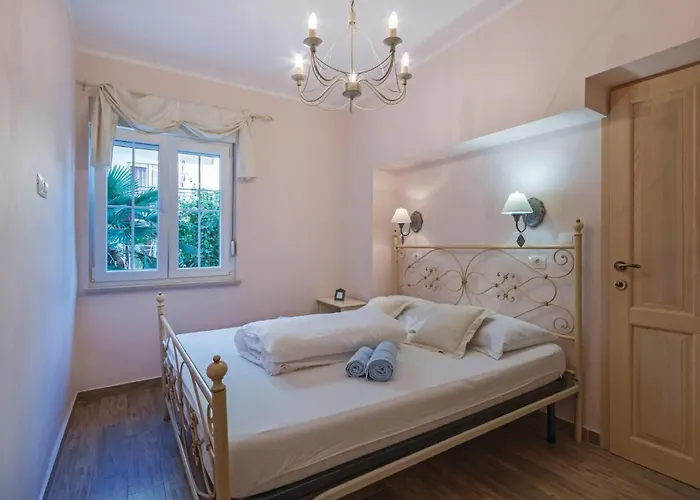 Nice Apartment In Pula With Kitchen *