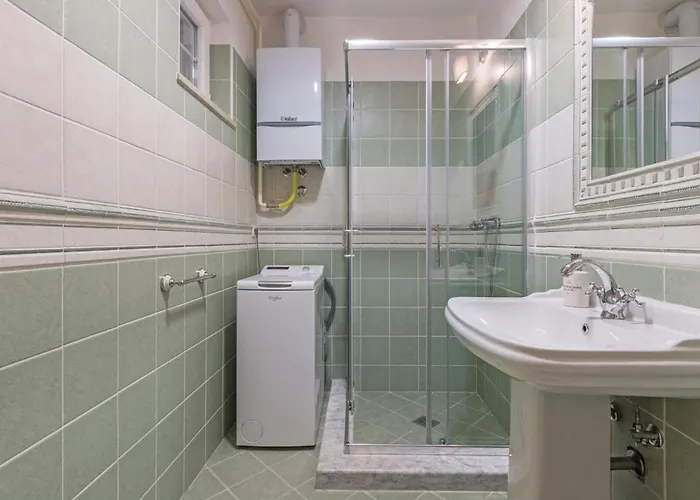 Nice Apartment In Pula With Kitchen Apartment *