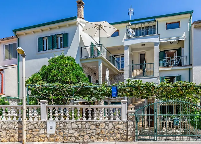 Nice Apartment In Pula With Kitchen Apartment