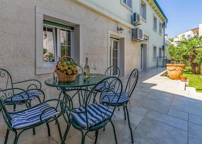 Nice Apartment In Pula With Kitchen