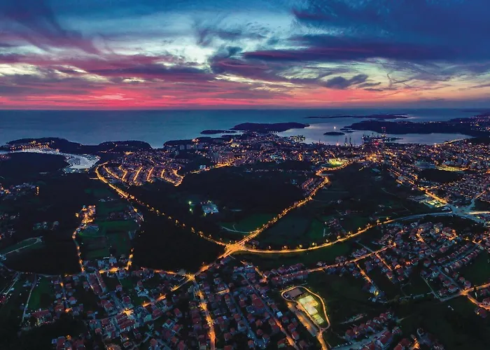 Nice Apartment In Pula With Kitchen Apartment *