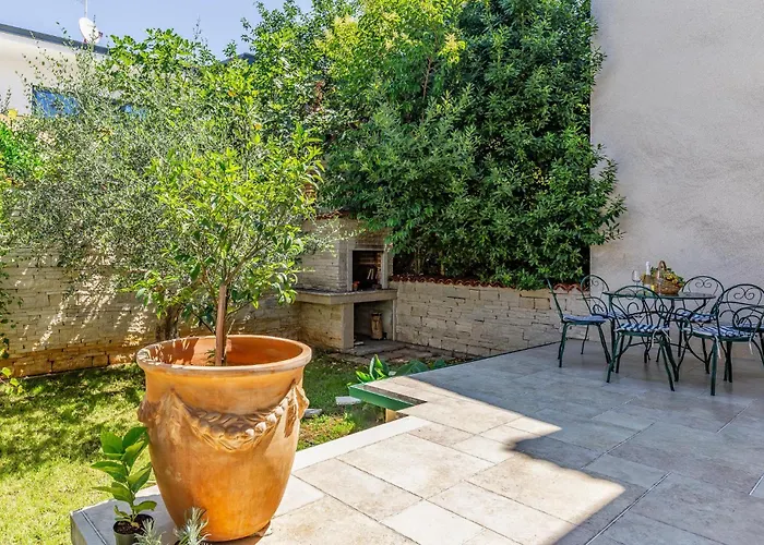 Nice Apartment In Pula With Kitchen * Pula