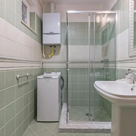 In With Kitchen Lägenhet *